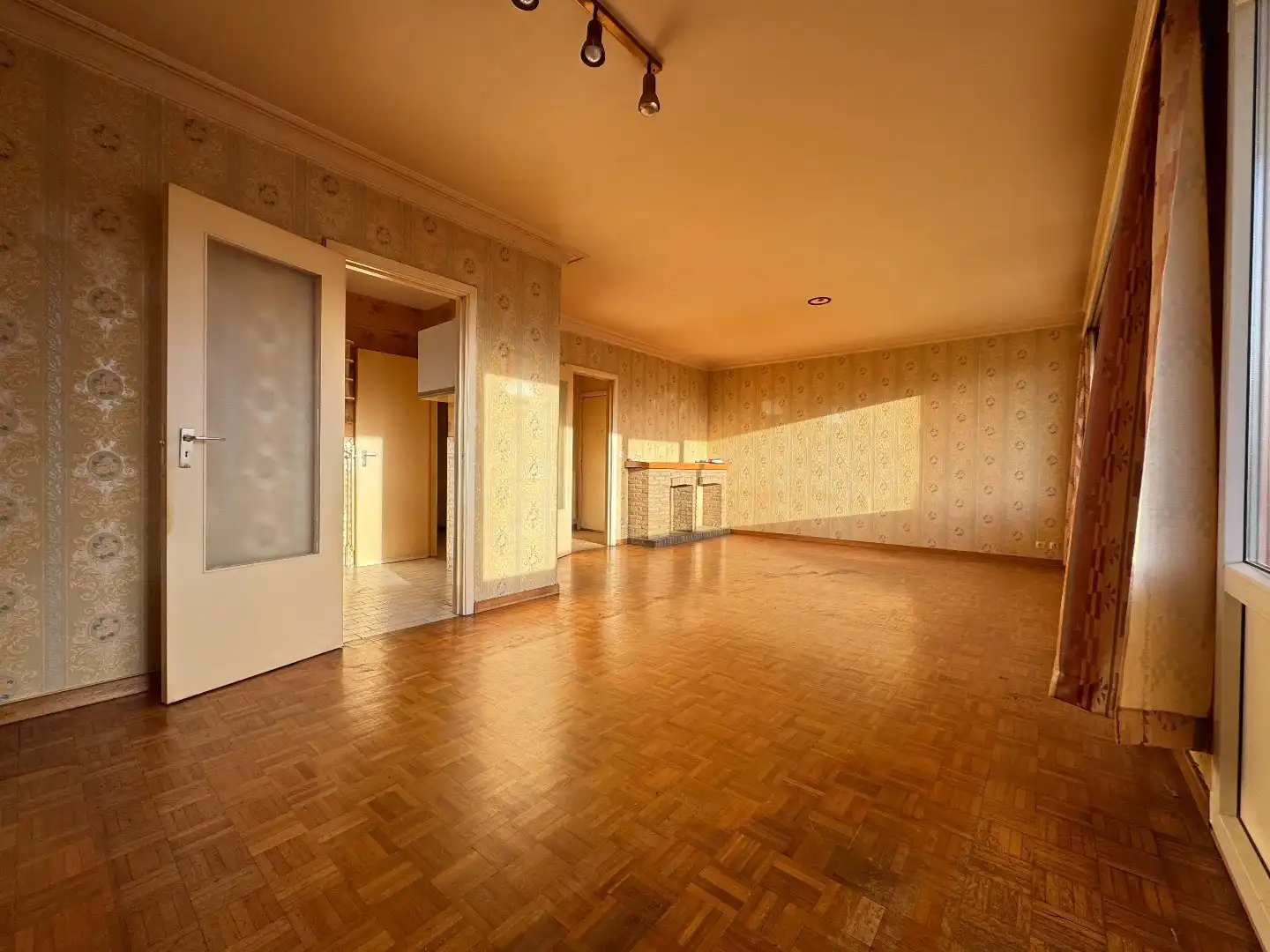 Een lichtrijk 2-SLPK.-appartement met kelder foto 6