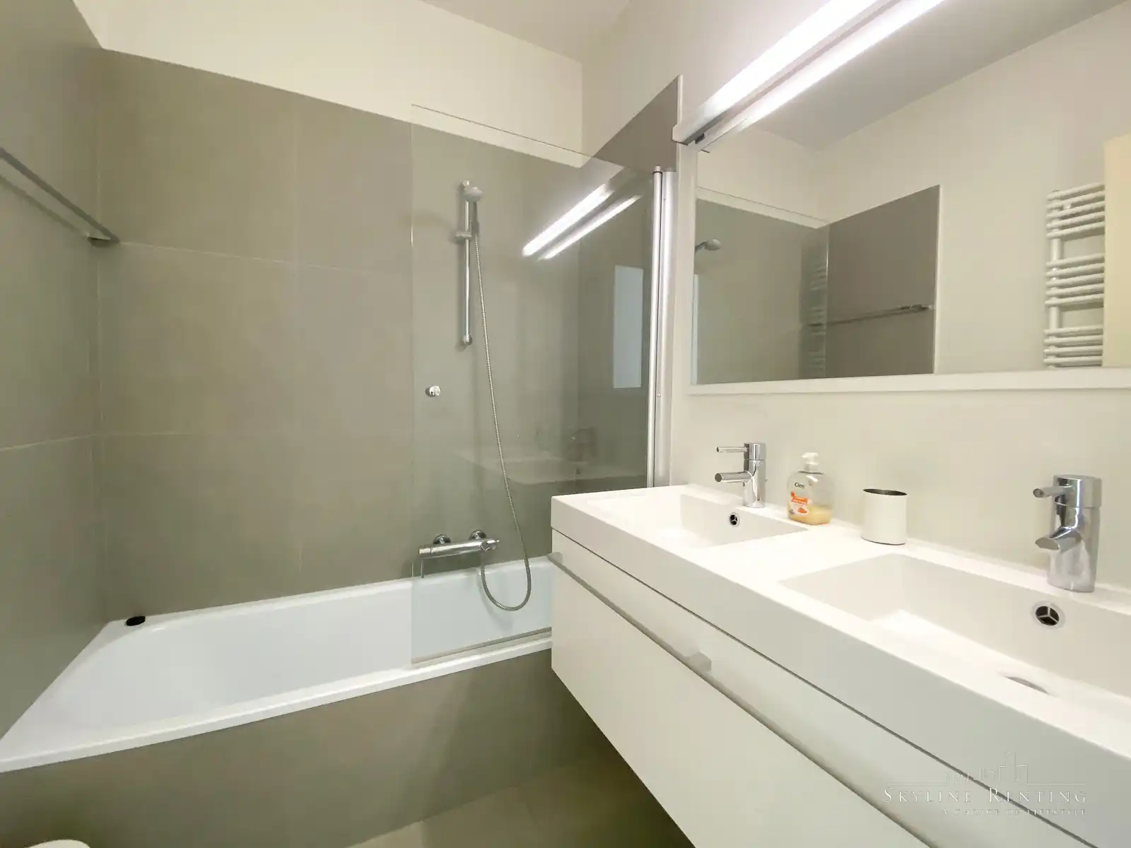 Gemeubeld appartement 1 kamer + terras (Kanaal van Brussel) foto 9