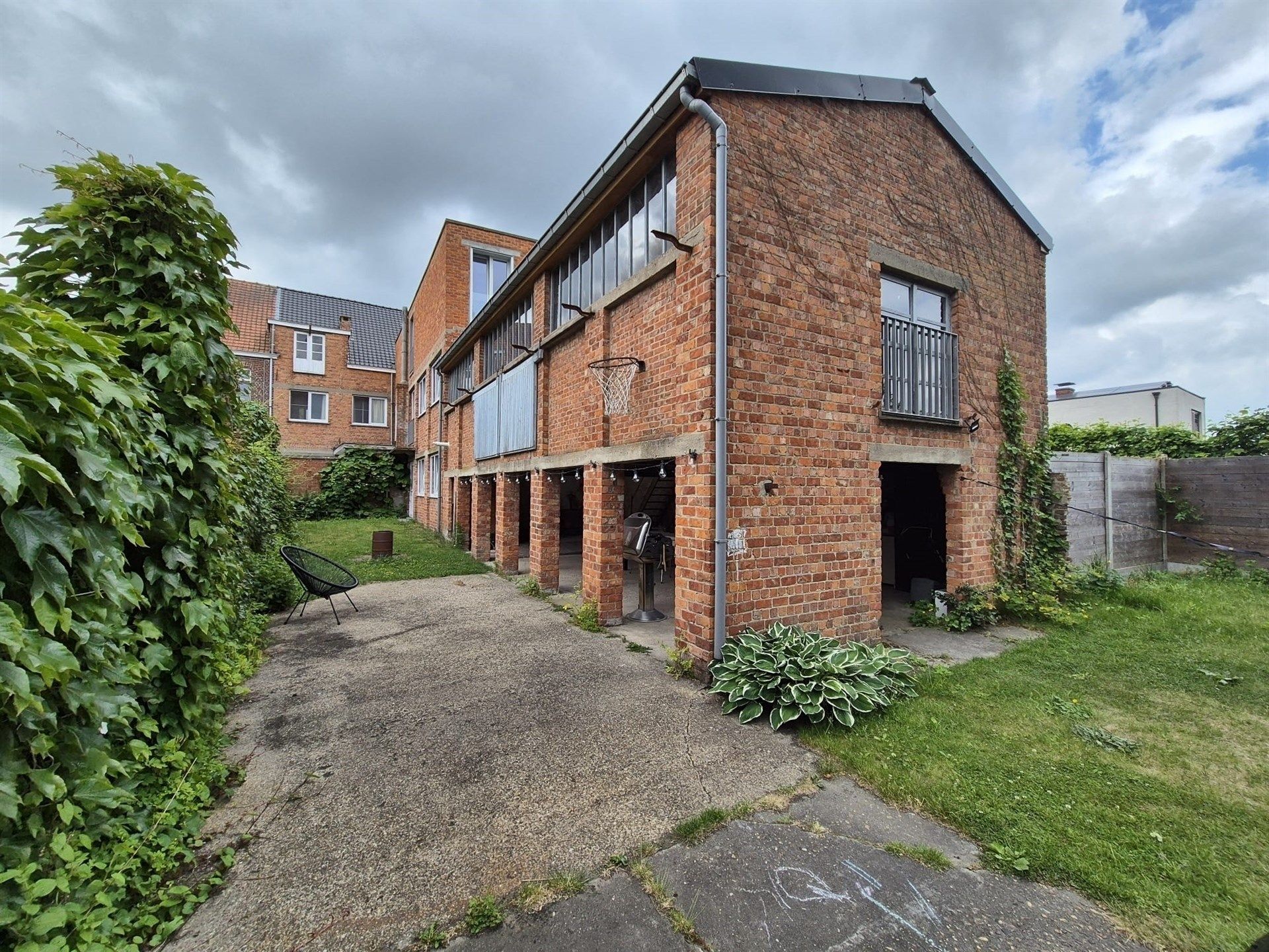 Uitzonderlijke ruime woning voor maximum 1 jaar. foto {{pictureIndex}}