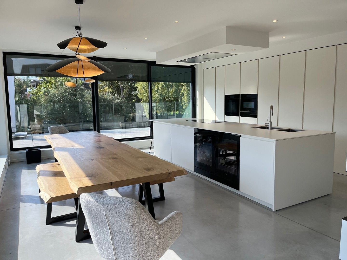 Recent gebouwde, energiezuinige villa gelegen in een rustige dreef van een centraal gelegen villawijk te Knokke-Heist. foto 7