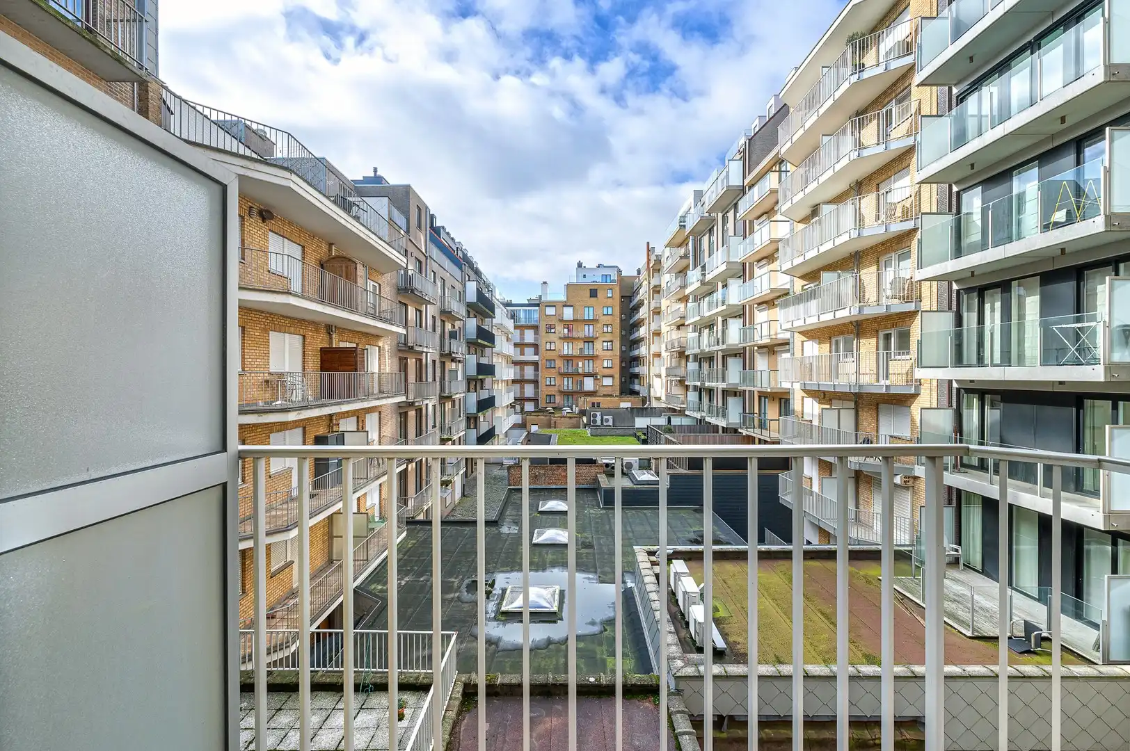 Instapklaar appartement met twee slaapkamers vlak bij zee en het Rubensplein. foto 18