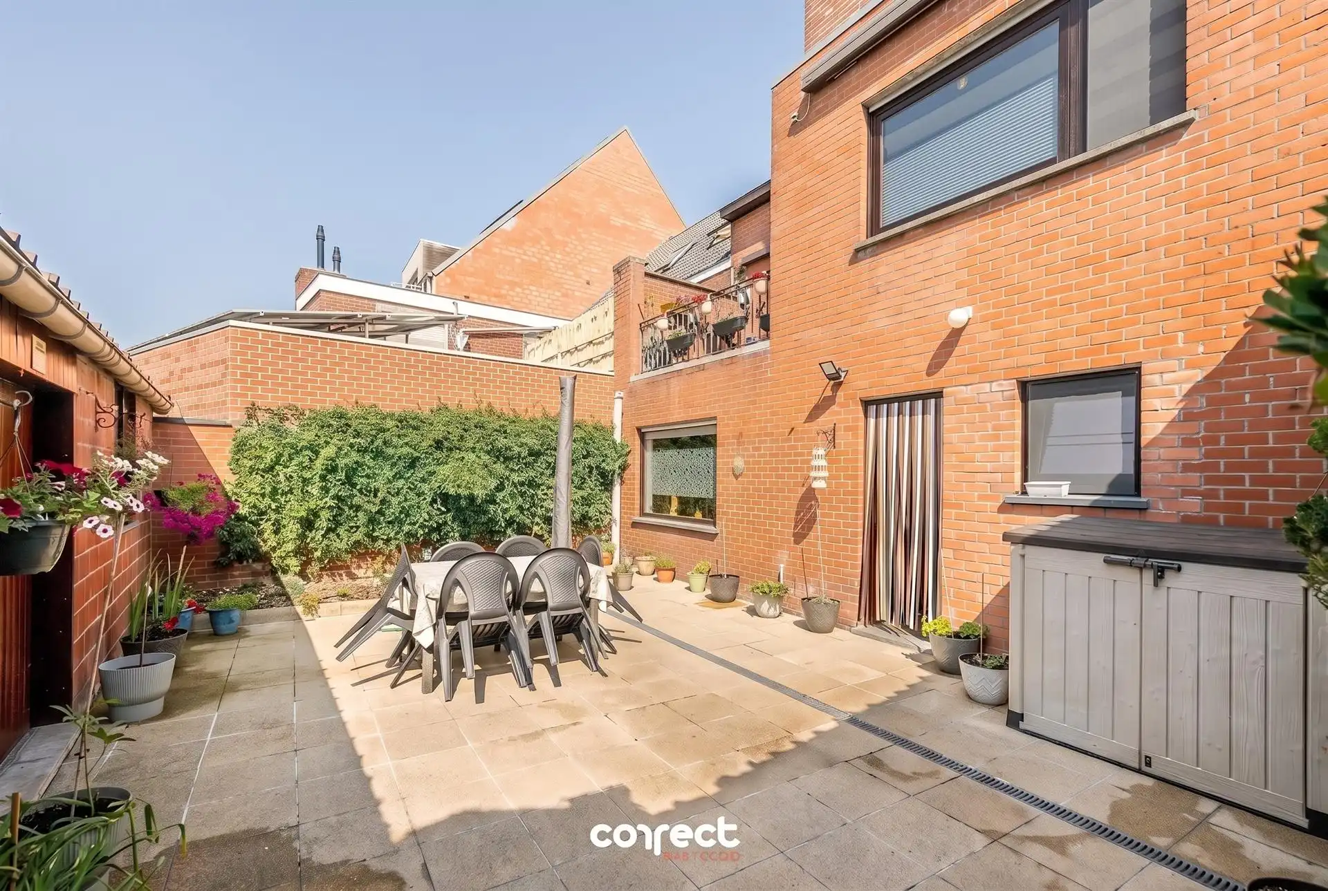 Ruime rijwoning met 4 slaapkamers, polyvalente ruimte, garage en zonnig terras. foto 12