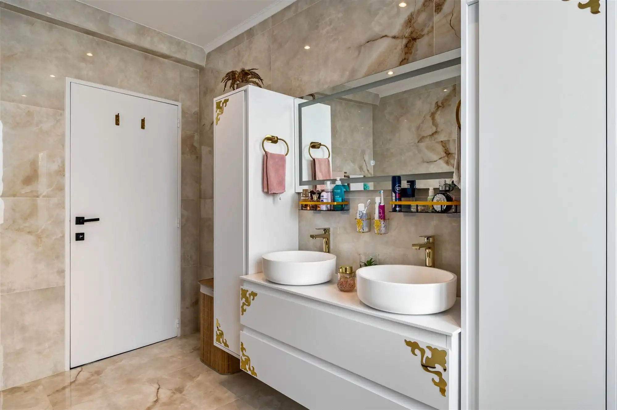 Prestigieuze woning met gelijkvloerse kangoeroewoning. foto 16