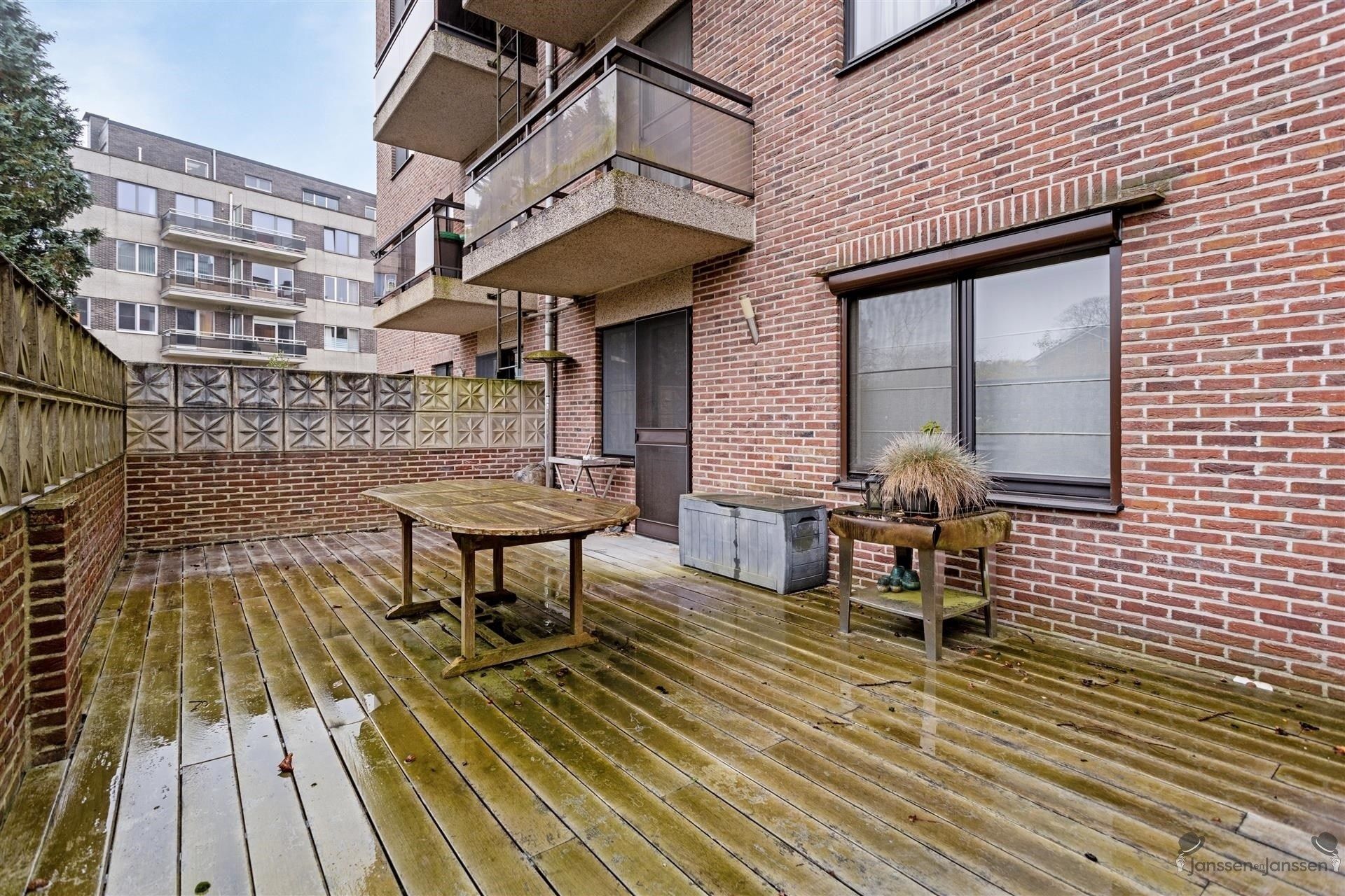 Uitzonderlijk ruim gelijkvloers appartement met 3slaapkamers foto 19