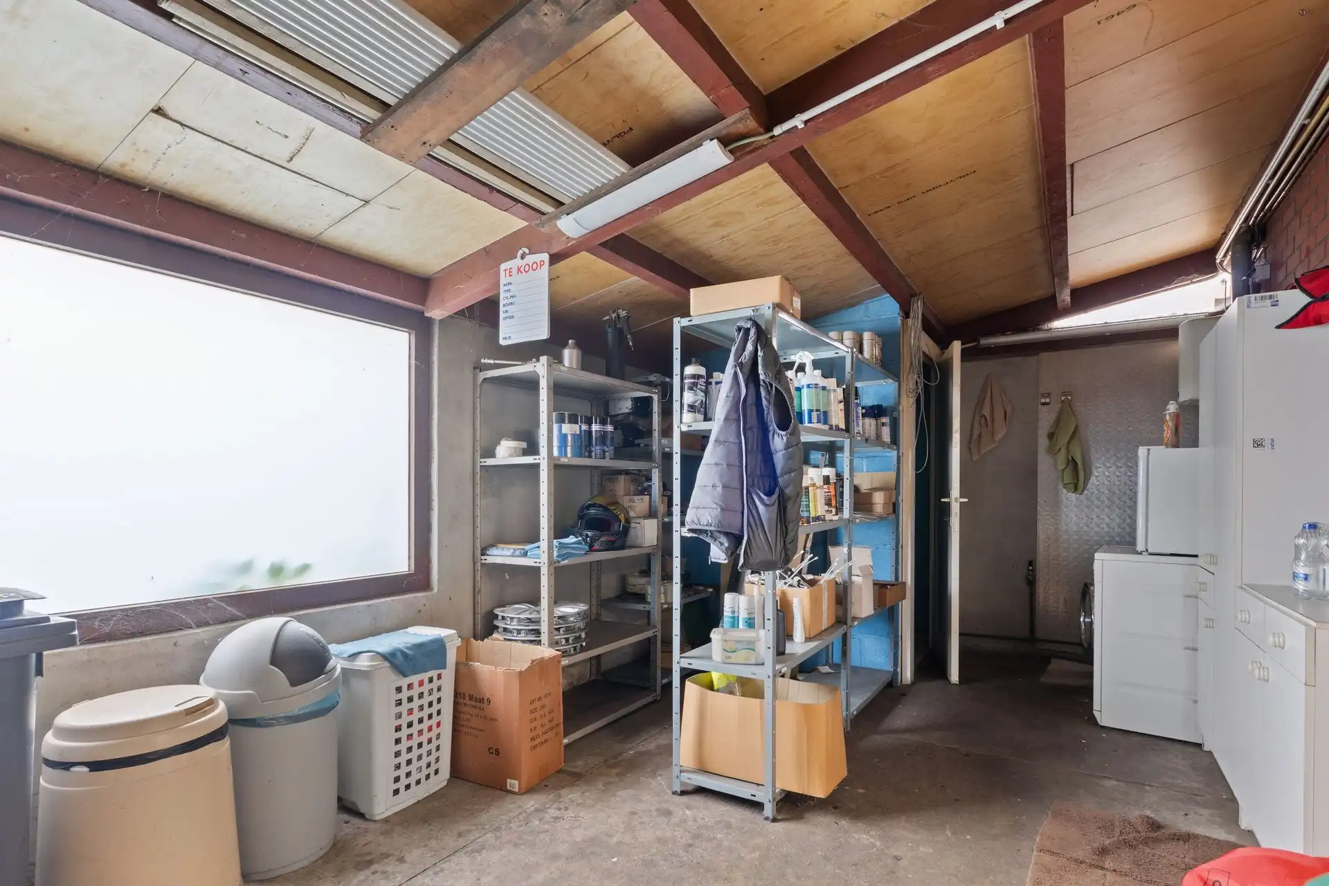 2 Vergunde magazijnen, showroom en woning op een ruim perceel foto 28