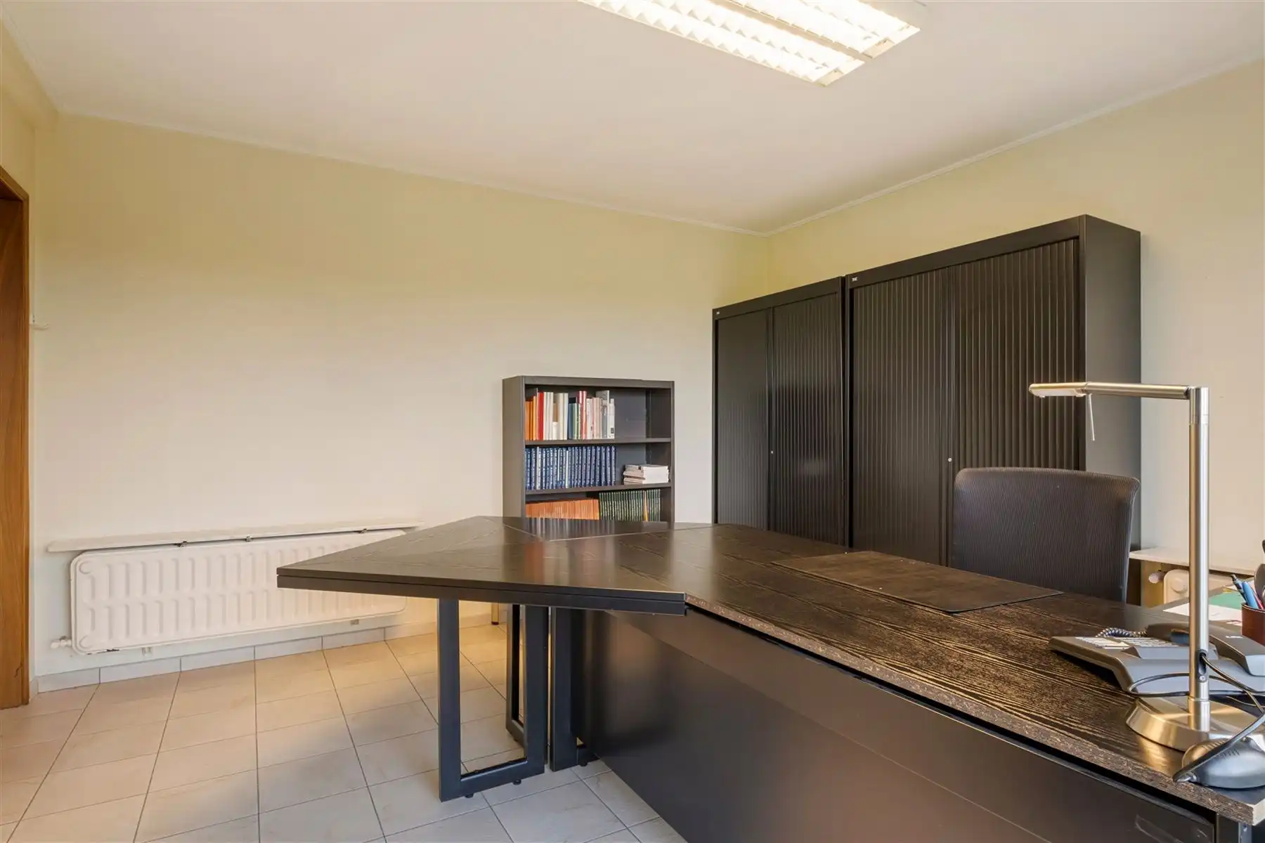 Veelzijdig Kantoorpand met Parkeerplaats in Groen Mene foto 7