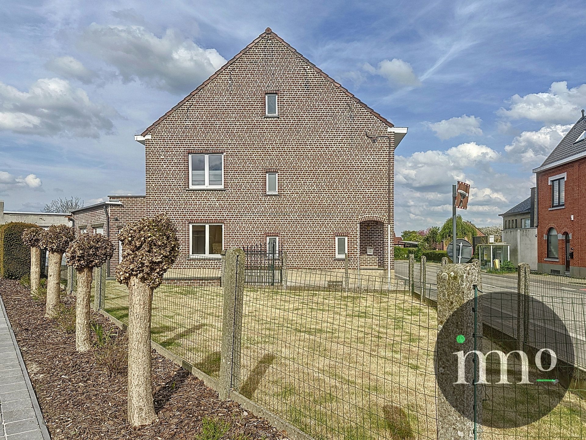 Instapklare woning met grote garage voor hobbyisten foto 2