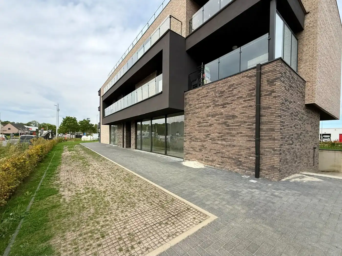 Centraal gelegen commerciële ruimte van 300 m² in Ham met parkeergelegenheid foto 21