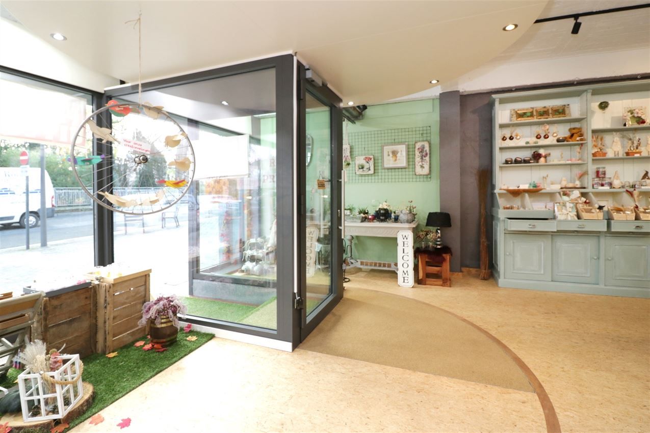 handelszaak met hoge zichtbaarheid en mooie etalage  foto 8