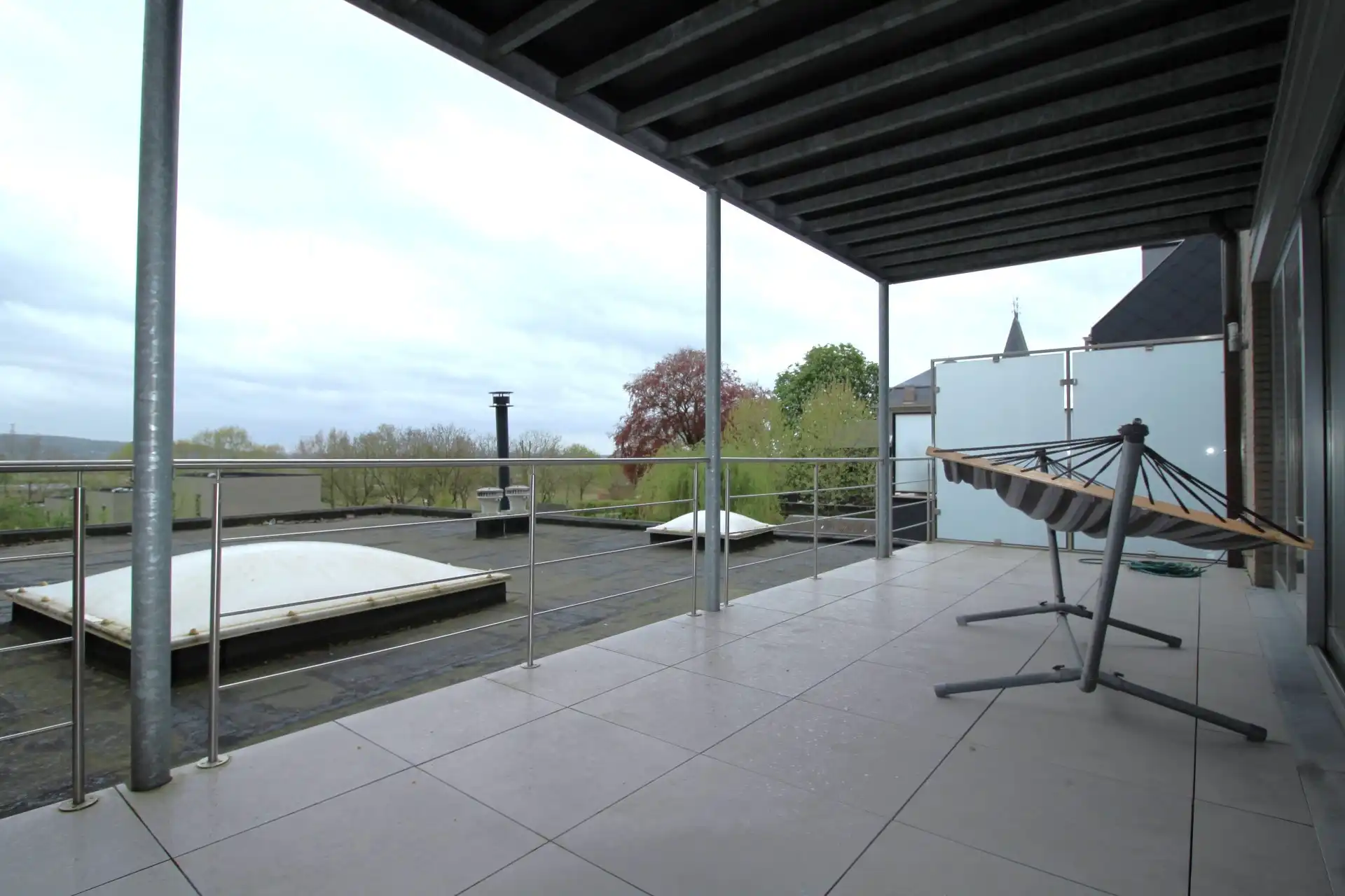 Lichtrijk appartement in hartje Tiegem! foto 4