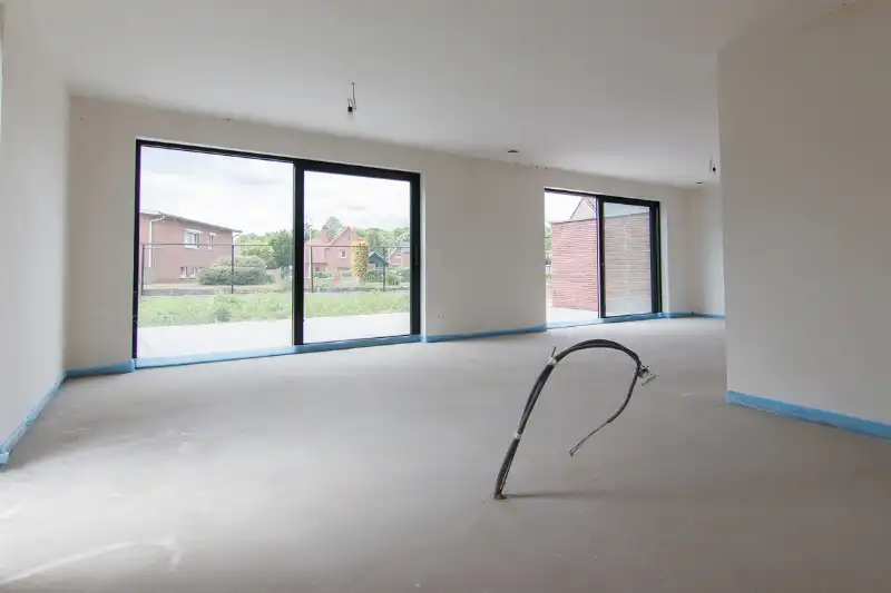Ruim gelijkvloers nieuwbouwappartement met 4 slaapkamers en 2 badkamers, ruim terras en een mooie tuin op een goed bereikbare locatie! foto 3