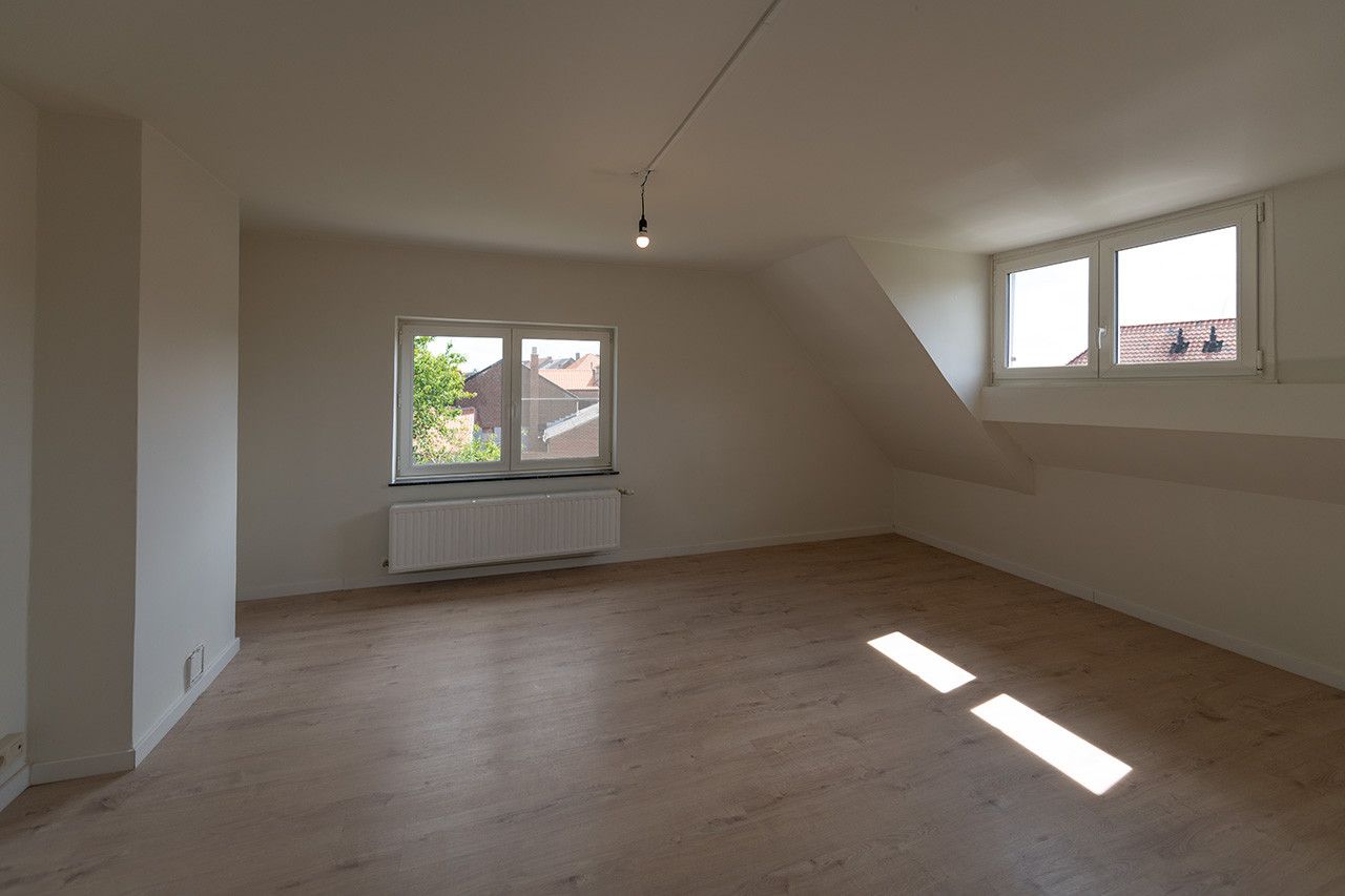Lichte, modern ingerichte villa foto 19