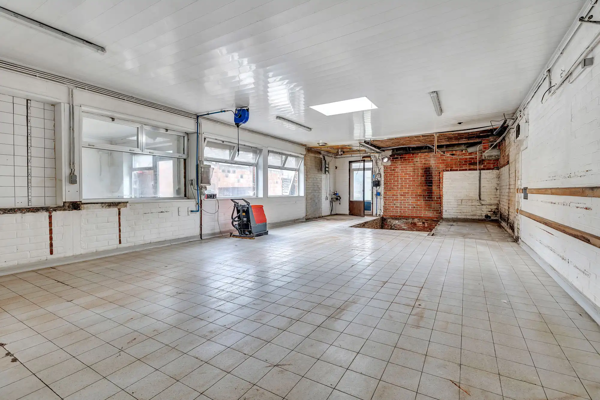 Robuuste HOB met opslagplaats foto 15