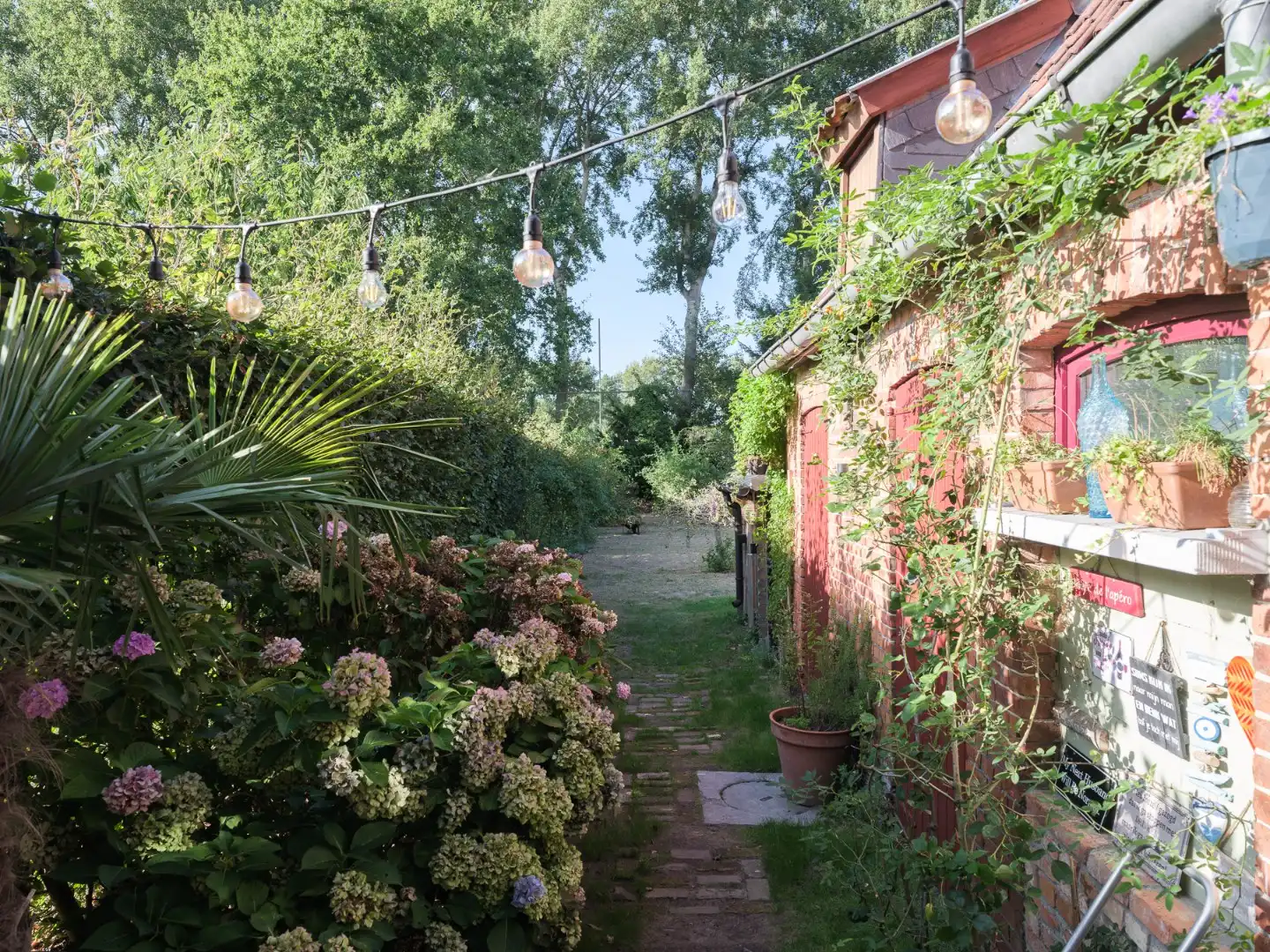 Instapklare woning met overvloedig licht en prachtige tuin foto 4