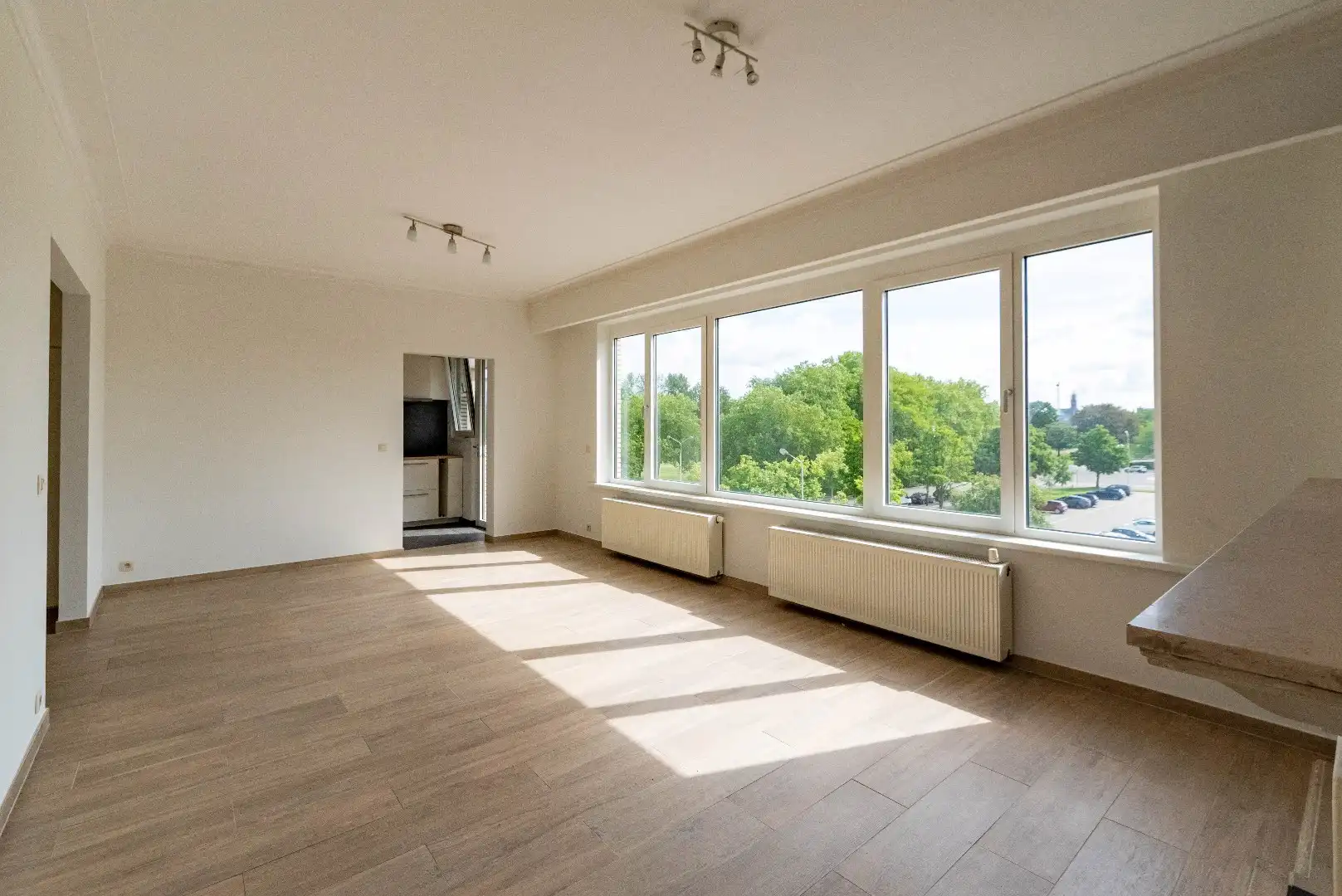 2 slaapkamer appartement met veel lichtinval met uitzicht foto 2