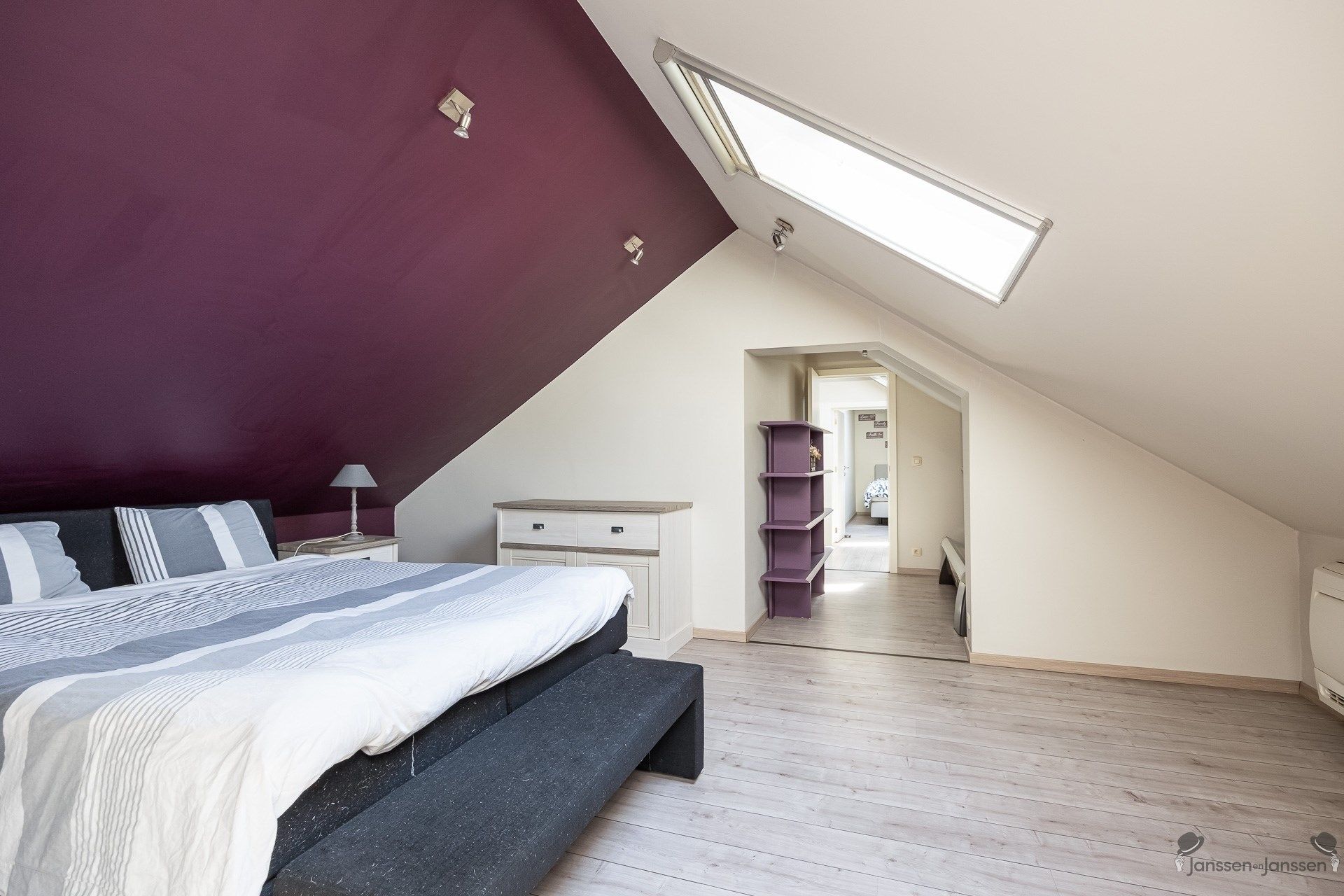 Ruime laagbouw woning met 4 slaapkamers, tuin en garage in hartje Brasschaat foto 17