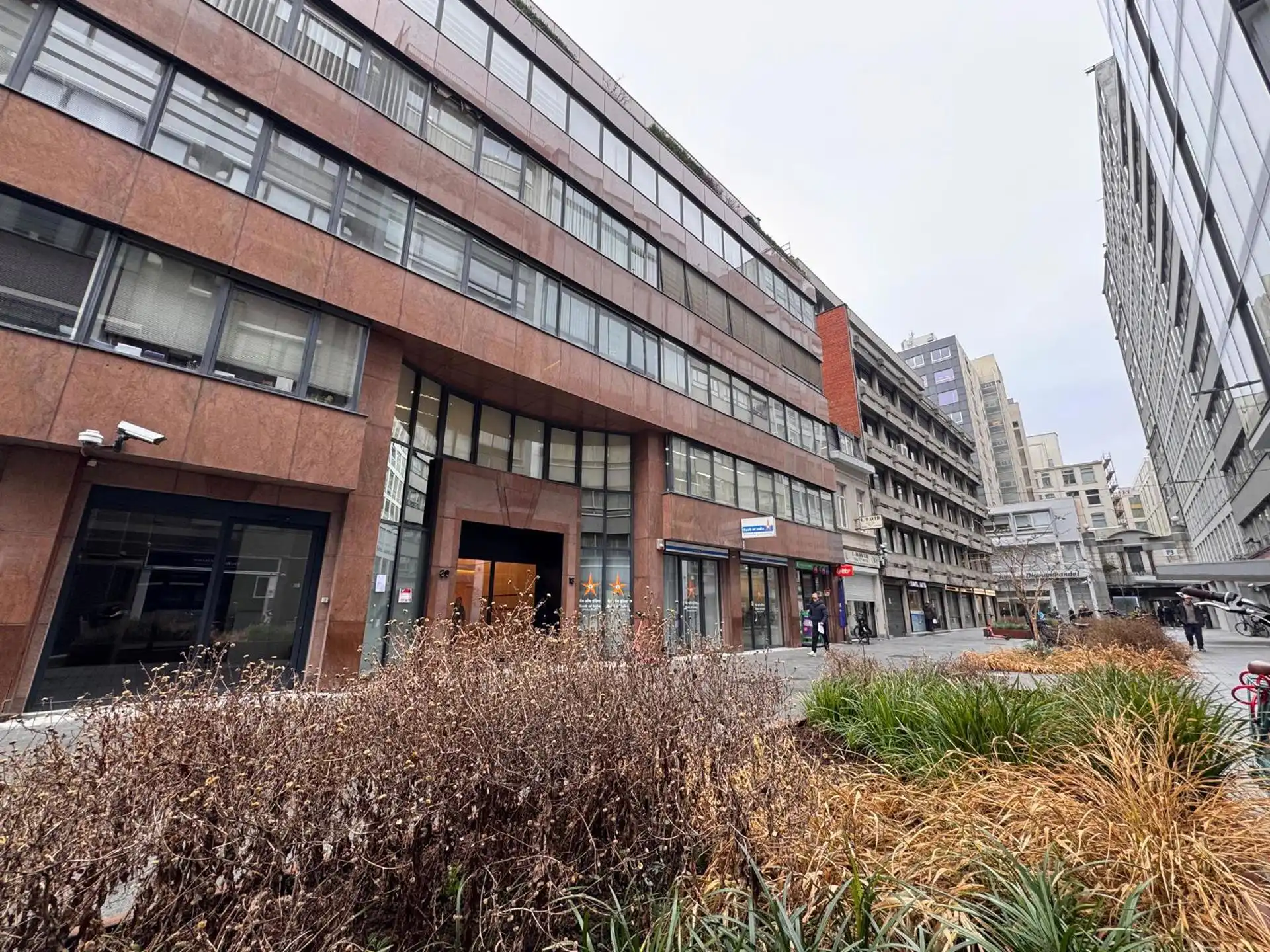 Instapklaar kantoor in de Diamantwijk te Antwerpen foto {{pictureIndex}}
