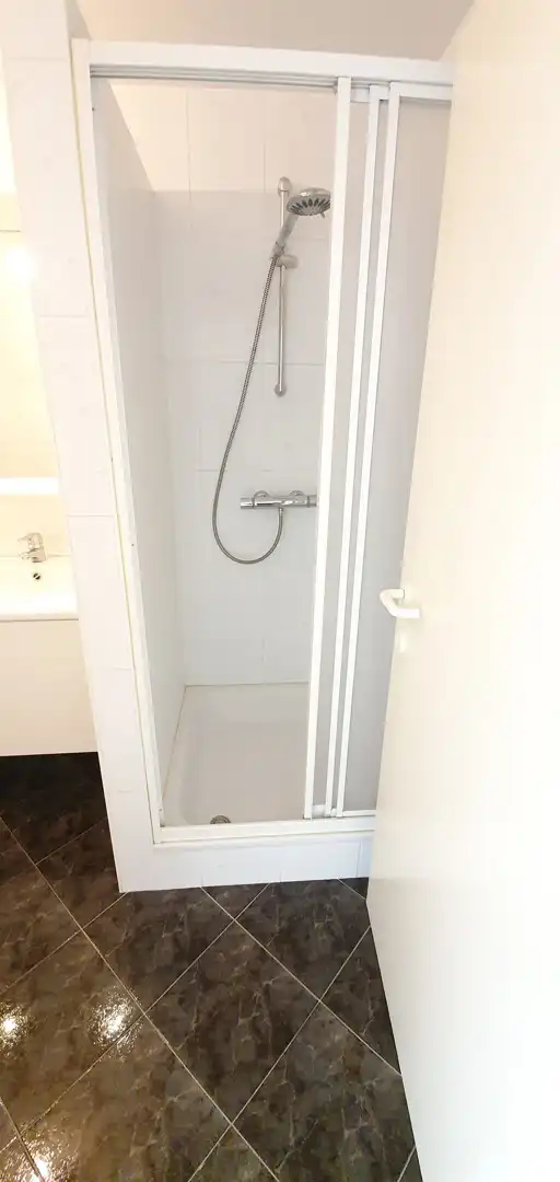 Rustig gelegen appartement met terras, garagebox en lift foto 8