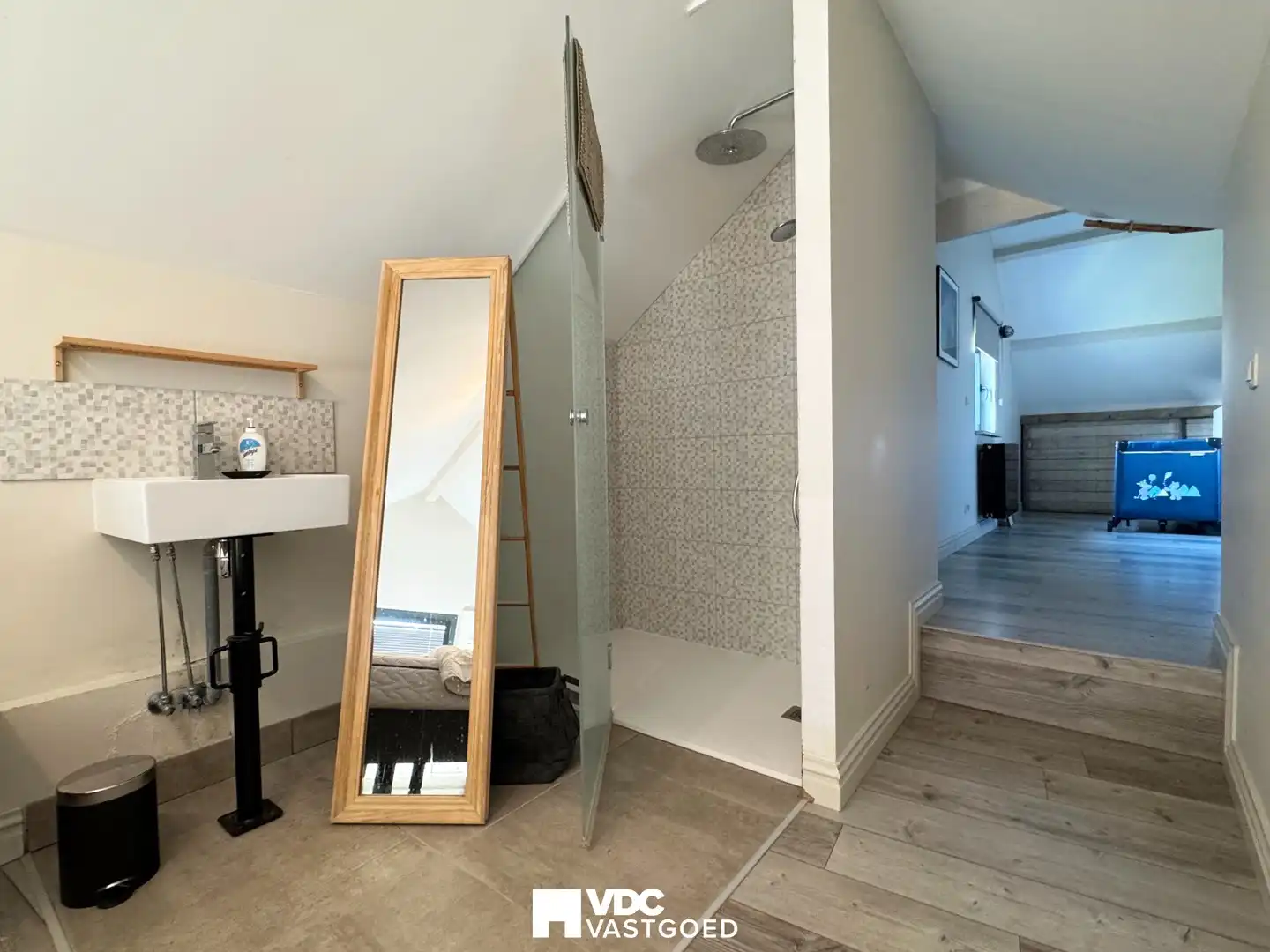 Charmante gerenoveerde woning met tuin in Klein-Gelmen (Heers) foto 17