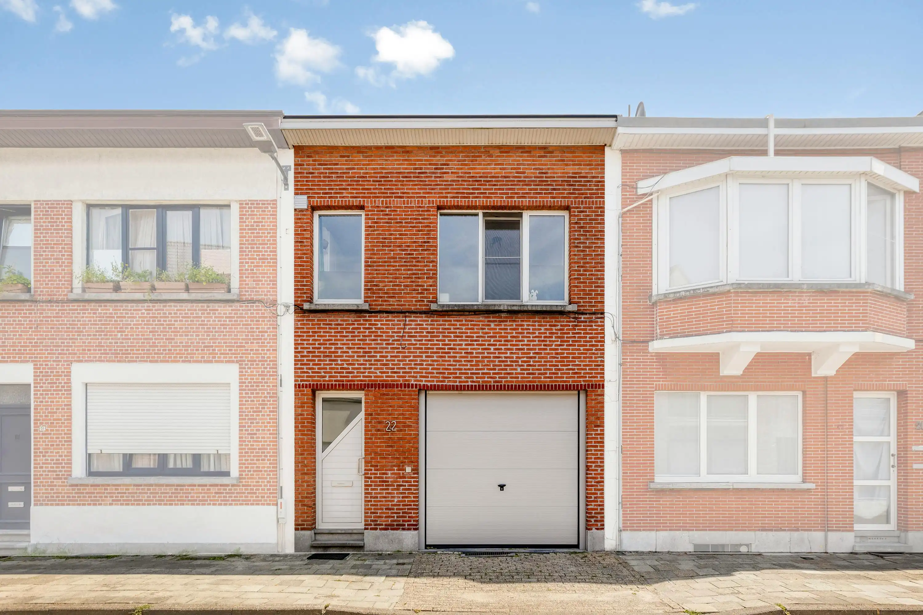 Hoofdfoto van de publicatie: Duplex met 2 slaapkamers, terras en garage te koop in Mortsel 