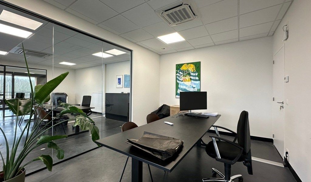 Instapklare kantoren te huur met terras vlakbij afrit R4 in Evergem foto 6