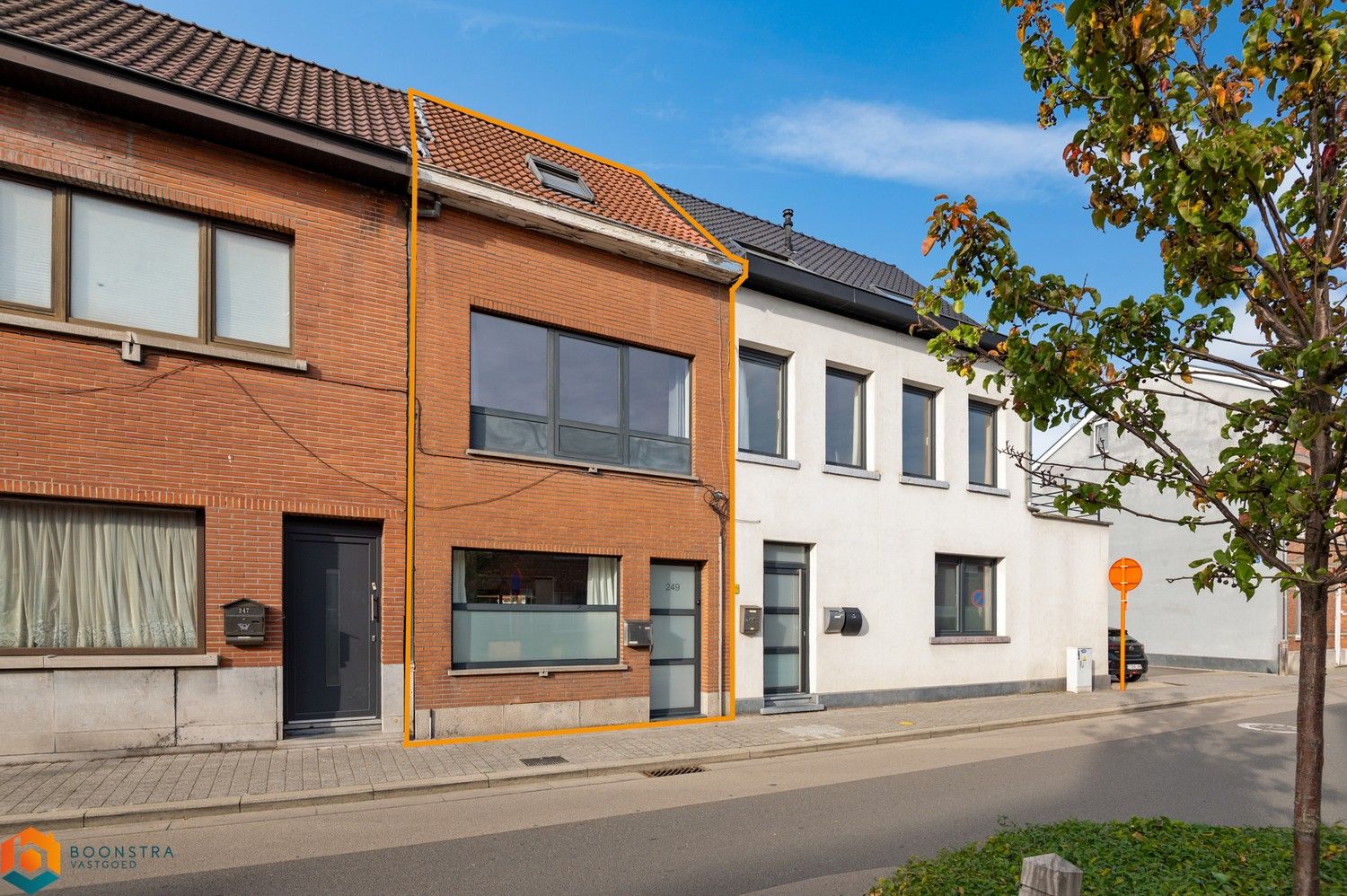 Gerenoveerde gezinswoning met 3 slpkrs en tuin in Mechelen foto {{pictureIndex}}