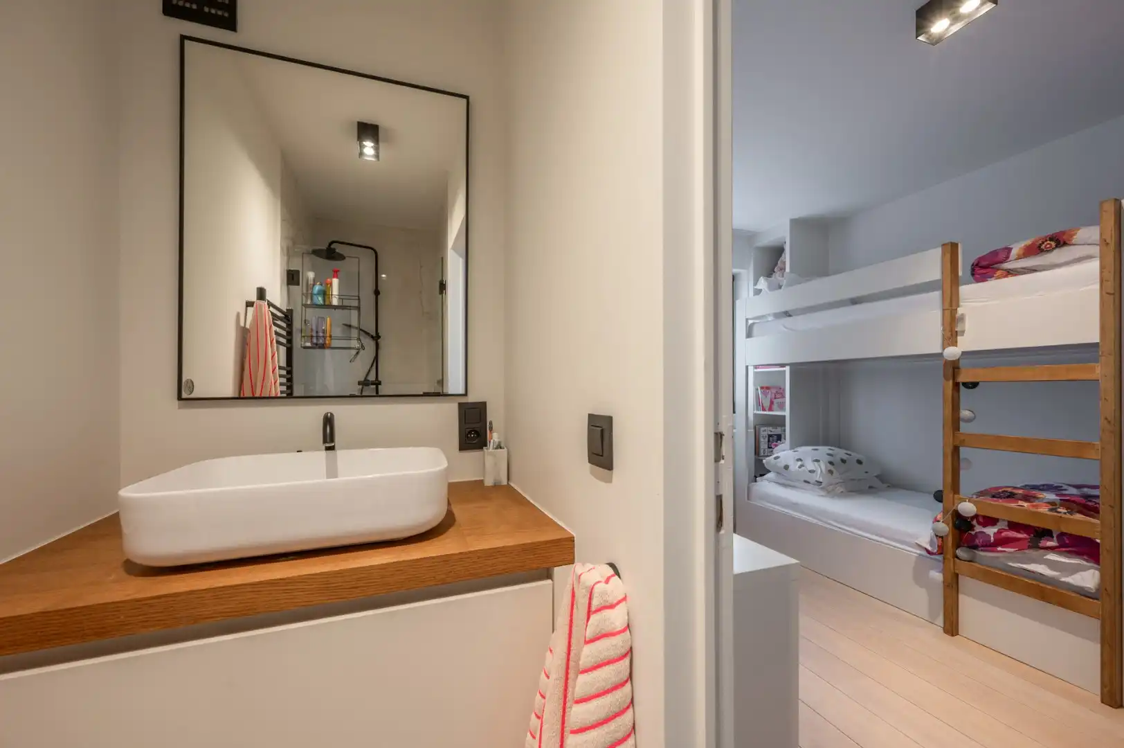 Lichtrijk appartement met zijdelings zeezicht en prachtig open zicht over Duinbergen foto 19