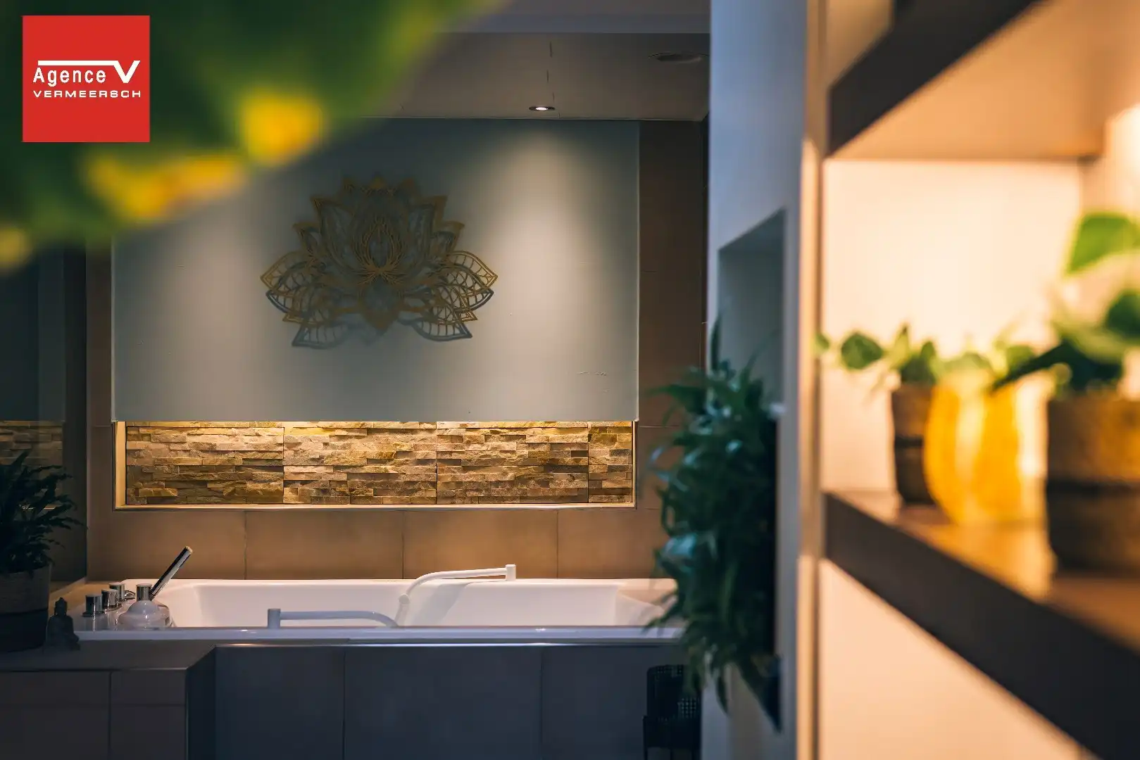 Uitstekend gelegen handelspand opgedeeld in 3 verdiepingen – Groentemarkt.  foto 2