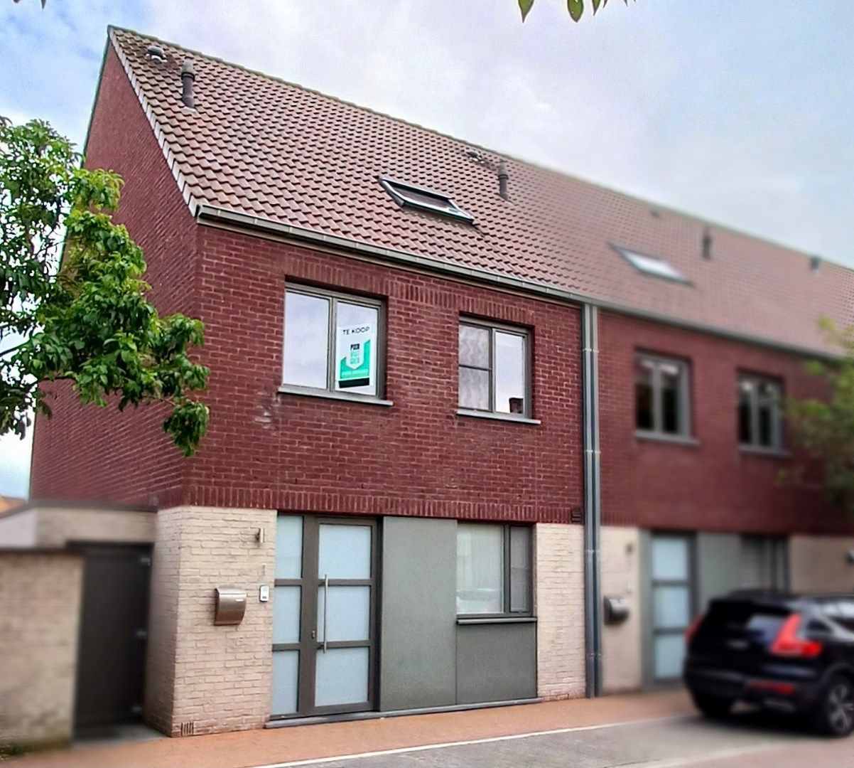 Ruime energiezuinige woning met vier slaapkamers, tuin en garage te Assebroek foto 1