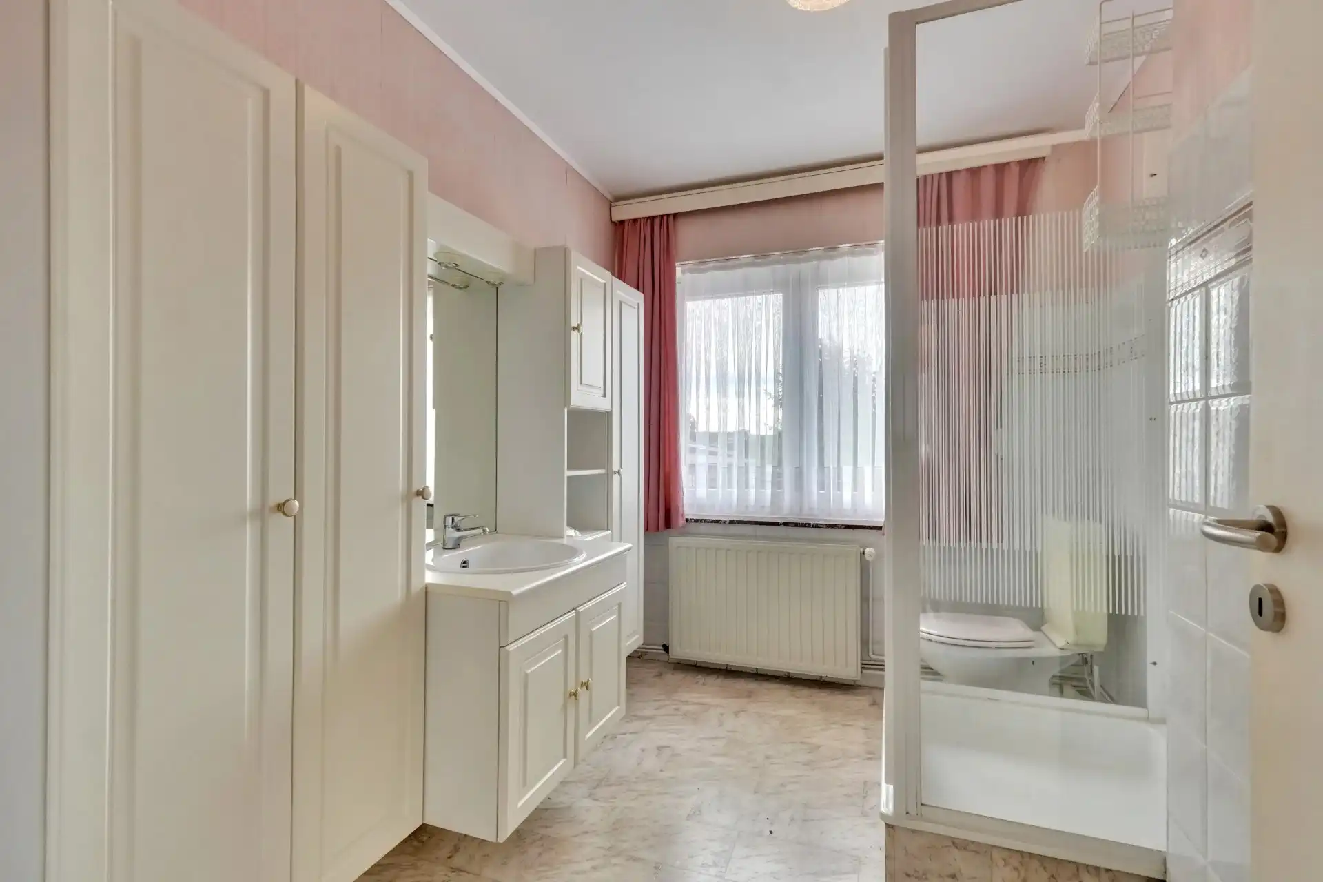 Ruime woning met potentiële bouwgrond foto 17