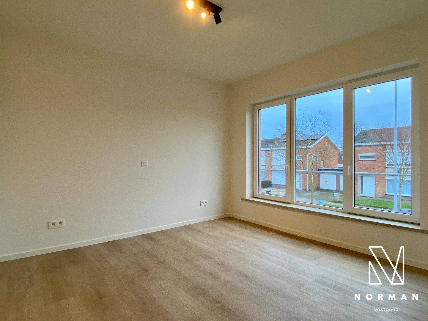 Hedendaags gerenoveerde woning met tuin, garage en 3 slks. foto 8