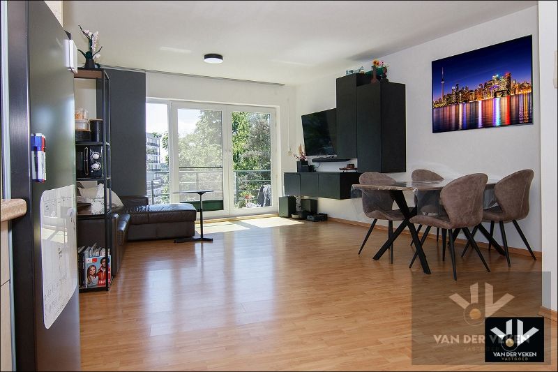 Instapklaar 2 slpk-appartement aan de standsrand van Genk foto 6