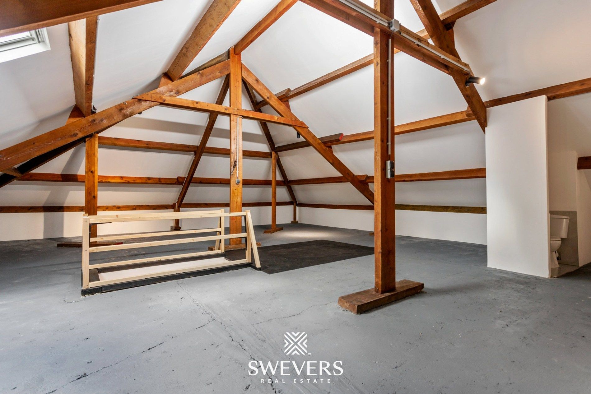 Volledig gerenoveerde gezinswoning met garage en tuin te Genk foto 21