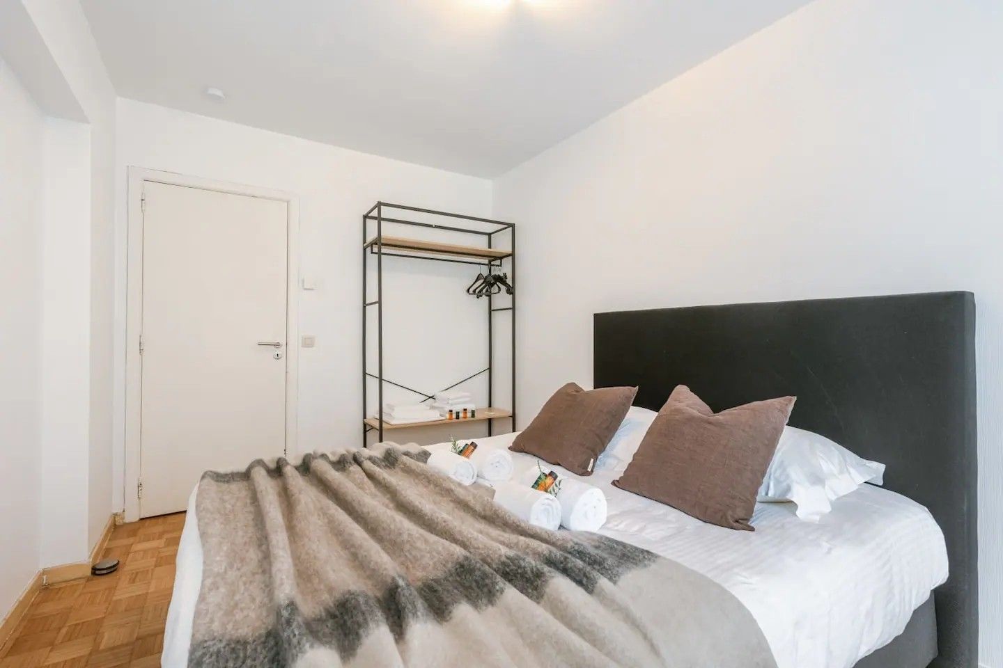 APPARTEMENT met HANDELSPAND te koop in hartje Oostende ! foto 7