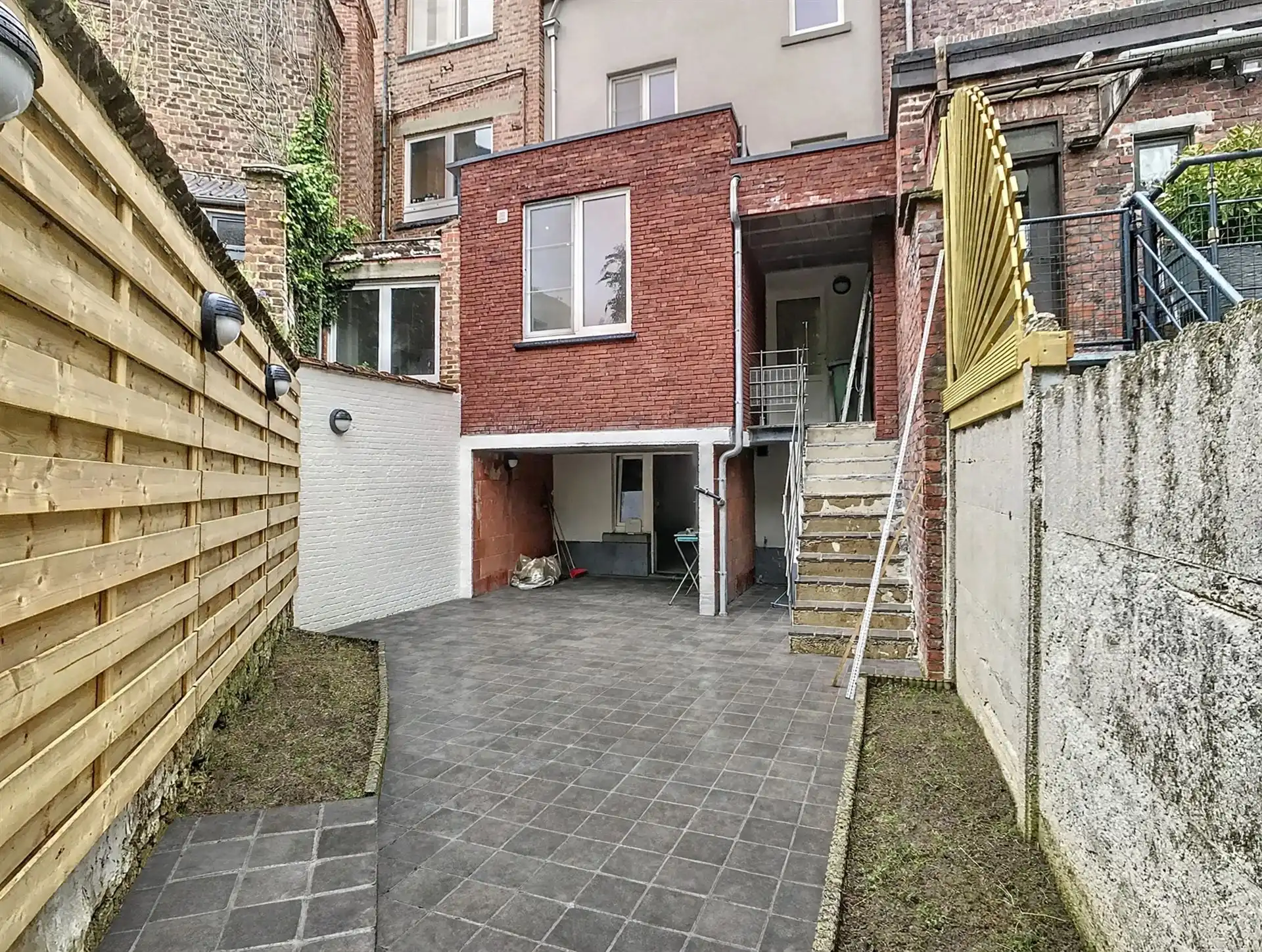 Mooi gerenoveerde woning met ruim terras foto 14