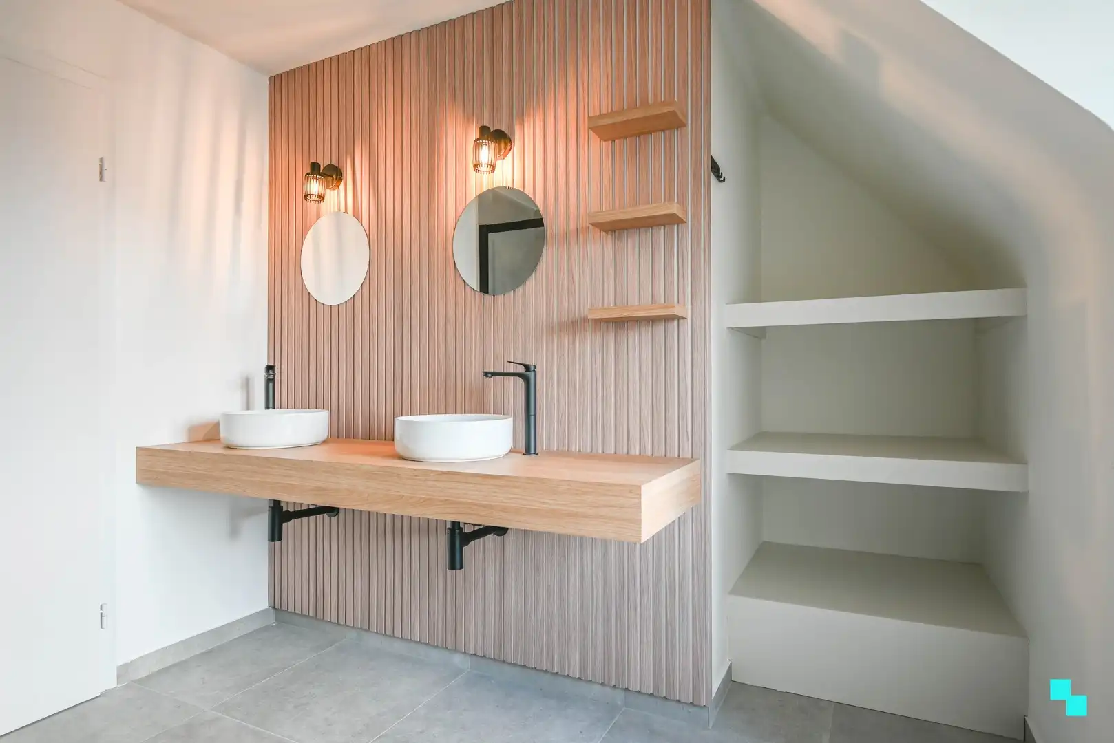 Recent gerenoveerde halfopen bebouwing foto 22