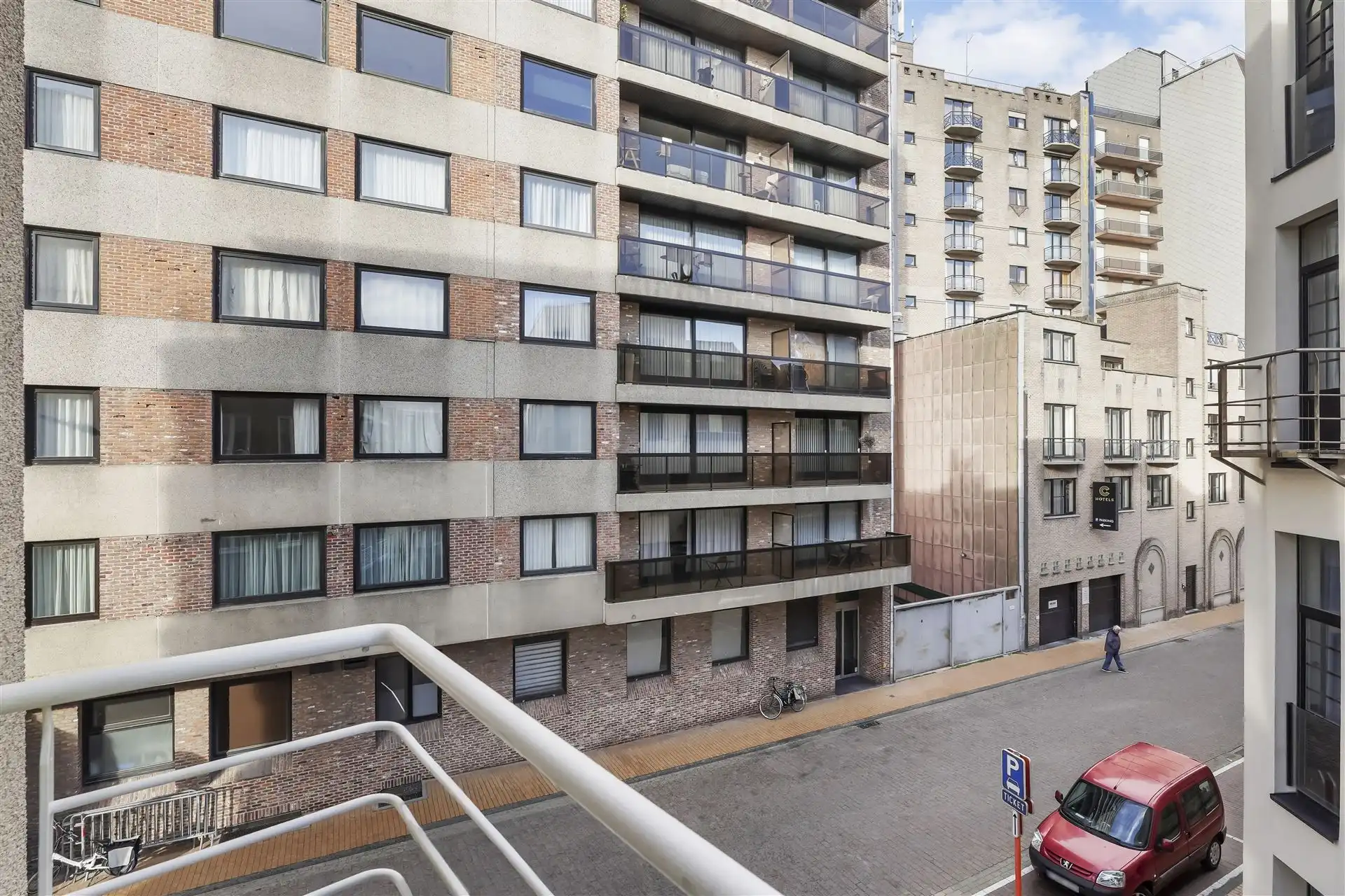 SLAAPHOEK / CENTRALE LIGGING foto 7