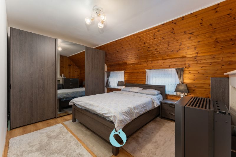 Rustig gelegen starterswoning met grote tuin foto 11