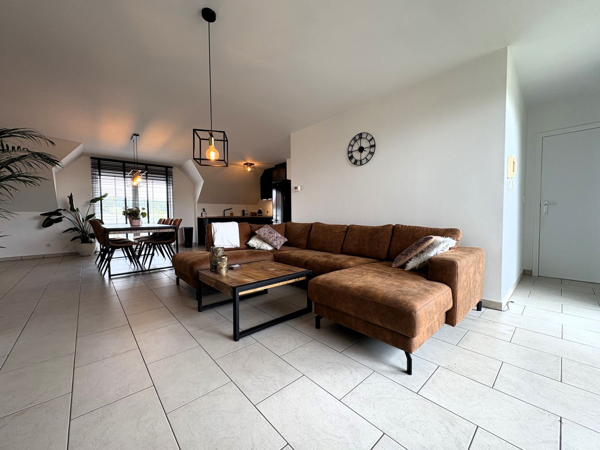 Ruim appartement met 2 slaapkamers en garage foto 6