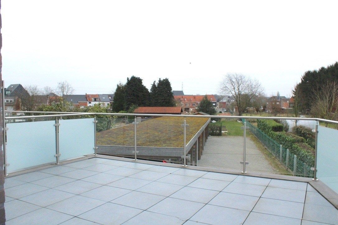 Appartement met 1 slpk en zeer groot terras, privé-carport en fietsenberging foto 5
