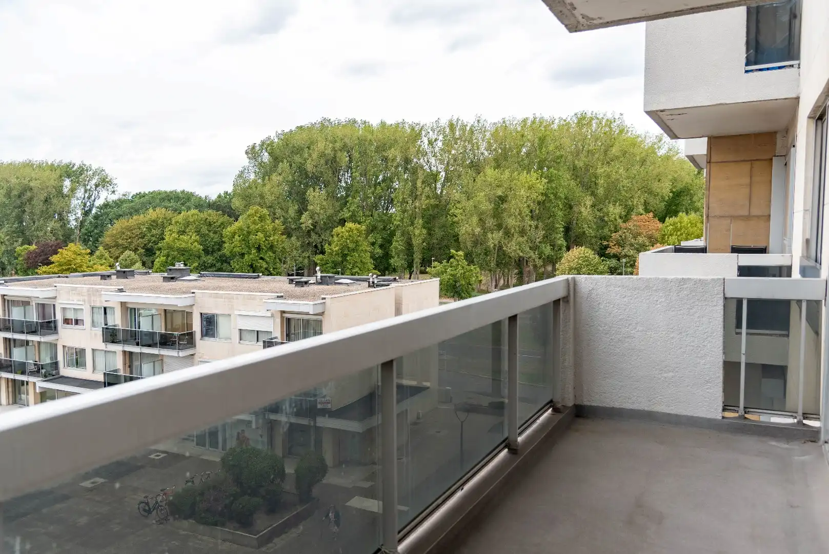 Aangenaam 2-slaapkamerappartement met terras op centrale ligging foto 17