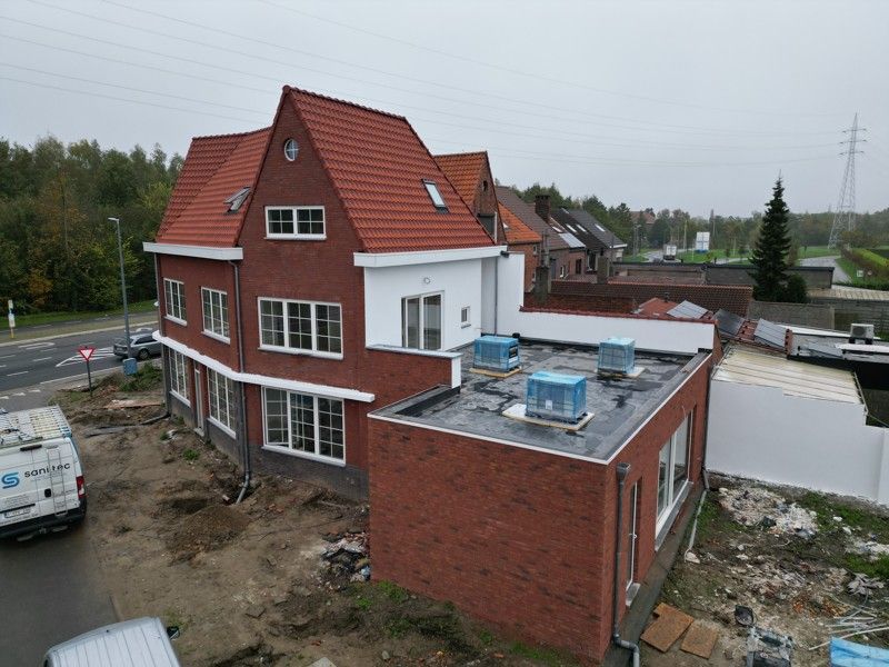 VOLLEDIG GERENOVEERDE DUPLEX VAN 120M2 MET 3SLPKS - LANAKEN foto 2