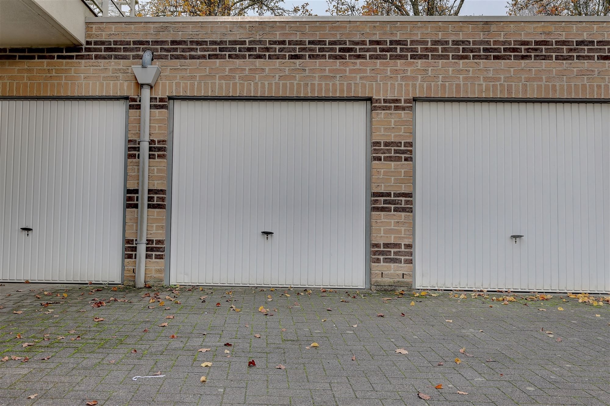 Ruime garagebox in Burcht foto 3