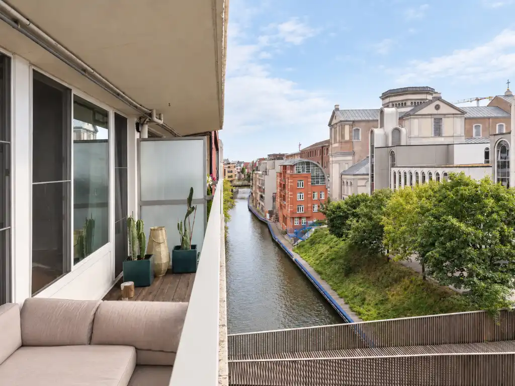 Toplocatie aan de Kouter. Wonen aan het water in een aangenaam appartement met terras. foto 7