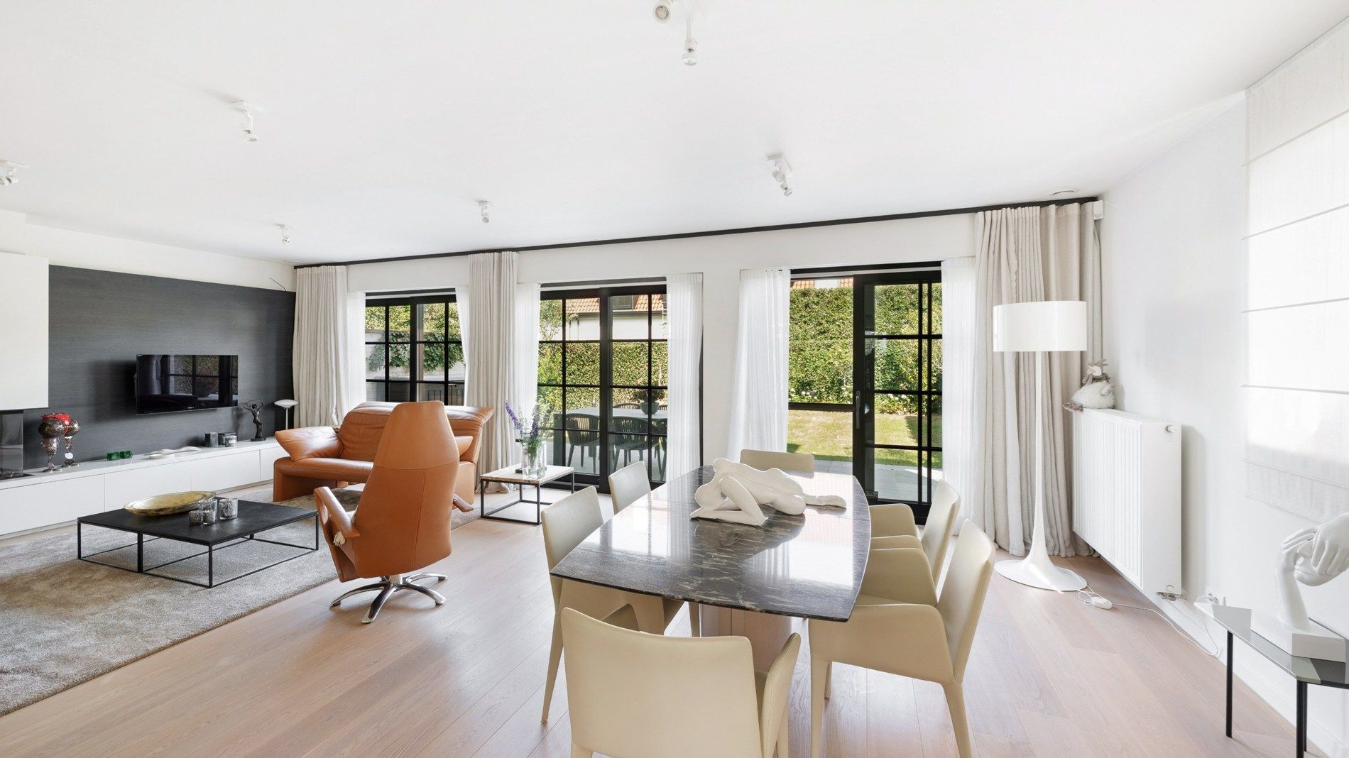 Recente hoekwoning met vijf kamers te Knokke foto 2