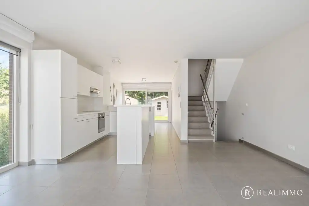 Recente halfopen bebouwing met 3 slaapkamers foto 7