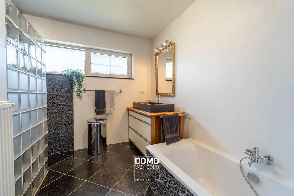 RUIME WONING VAN BOUWJAAR 2008 MET EPC LABEL B, 3 SLAAPKAMERS EN EEN HANGAR TE DIEPENBEEK foto 11