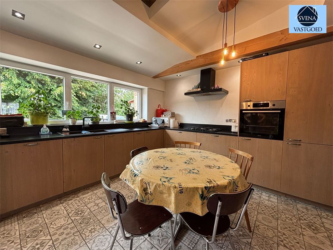 ZEER RUSTIG GELEGEN WONING MET 3 SLAAPKAMERS foto {{pictureIndex}}