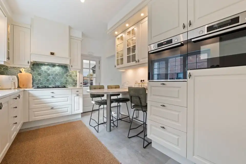 RUIME, GERENOVEERDE OPEN BEBOUWING MET 6 SLKS EN KNAPPE TUIN IN ALKEN foto 17