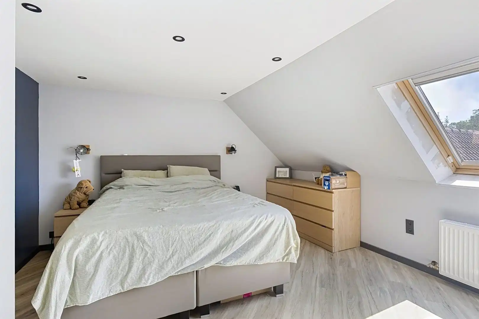 HOB met 3 slaapkamers, veel ruimte en licht, een dieplopende tuin en veel potentieel foto 18